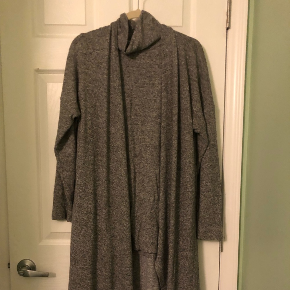 Loose sleeveless turtleneck shirt w long sweater